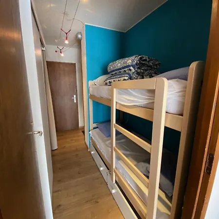 Apartment 4 Pers, Rez-de-jardin, Pres Des Pistes, Parking, Animaux Acceptes - Fr-1-733-117 *